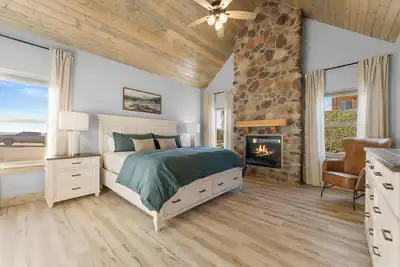 Image de Amazing Lake View! No Stairs Cabin! Indoor Pool!