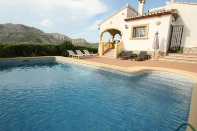 Image de Villa à Orba : 6 pers, piscine privée, clim, jardin, Bbq, proche centre