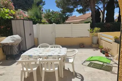 Image de Appartement T2 Climatisé à Gruissan - Piscine, Plage, Parking & Terrasse - Idéal Familles 4/5 pers.