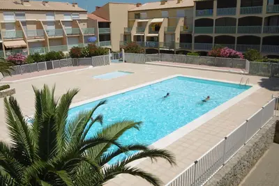 Image de Duplex 6 pers avec piscine, parking privé, clim portable, à 10 min du Vieux Village de Gruissan