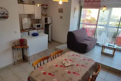 Image de Spacieux T1 Alcove, 4/6 pers - Centre Gruissan, 400m Plage, Ascenseur, Parking Proche