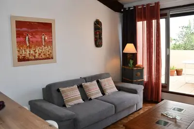 Image de Bel Appartement T2 Cosy avec Terrasse - Proche Plage, Parking Inclus