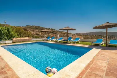 Image de 30 minutes from Malaga! Villa ideal for large groups, with games room