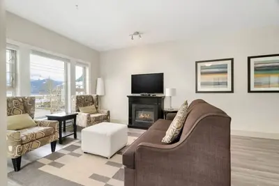 Image de Harmony Haven 2br Lakefront Lux Escape!