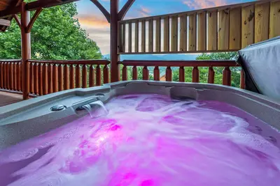 Image de New Listing! 100 Mile View, Game Room, Hot Tub, Jacuzzi, Resort Pool
