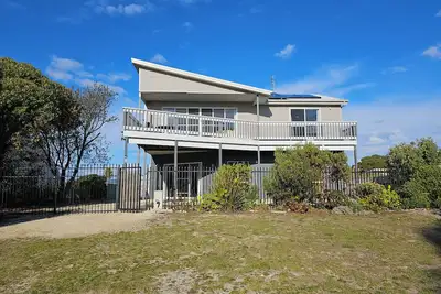 Image de 300 Steps - 300 Steps to Robes' famous Longbeach - Pet friendly Inside