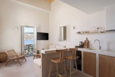 Image de Deluxe Superior Duplex Suite By Yerma Suites Limeni