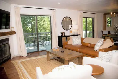 Image de New! The Hideaway is a cozy, recently renovated, 2b\/2b rental home in Highlands!