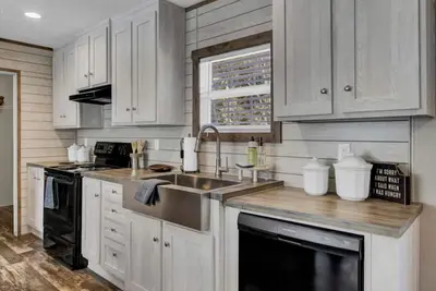 Image de Welcoming and peaceful home with Ac, minutes to Azalea mall in Summerville