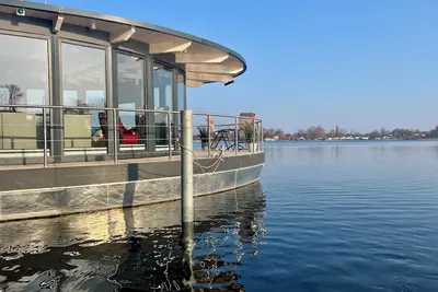 Image de Luxury Floating Home Shanti 2 with fireplace & lakeside sauna