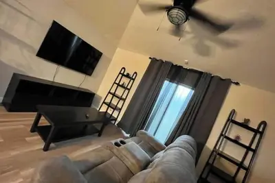 Image de Your next getaway is our 3 bed 2 bath home available for your travel needs.