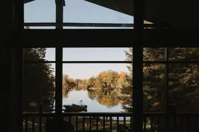 Image de Sereno Lakeside Cottage @ Kawartha Lakes - Pet Friendly w/ water access!