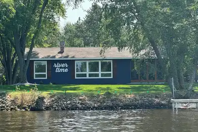 Image de Charming cottage nestled on the banks of the Wis River for next family vacation
