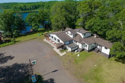 Image de 6 Bed/4 Bath, Resort/Lodge On Lake In Spooner! Enjoy Lake Life, Fishing & Trails