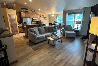 Image de 10 Minutes to Lambeau Field! 4br Ranch w\/ Rec room & Private yard