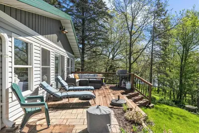 Image de Hilltop Hideaway on Big Twin Lake, minutes from Green Lake attractions.