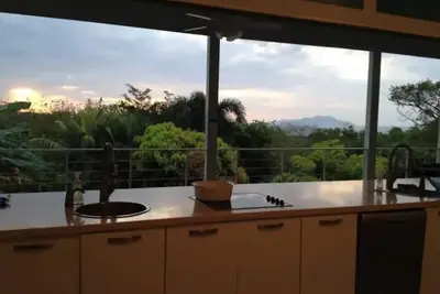 Image de Large calm house surrounded by nature