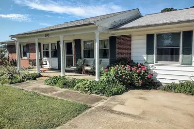 Image de Hambrooks Home with Hottub/ Mid Term stays welcomed!