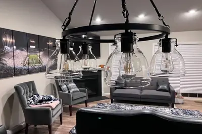 Image de Luxe Accommodations Minutes from Penn State!