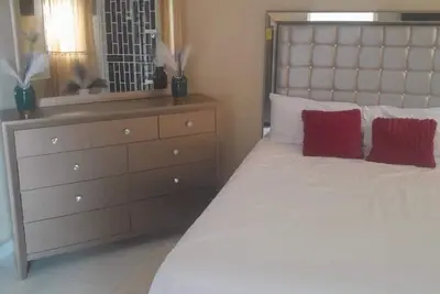 Image de Cozy 4-bedroom apartment in enchanting Portmore with WiFi, Ac