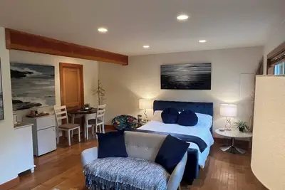 Image de A Seaside Jacuzzi Escape in Parksville, British Columbia, Canada