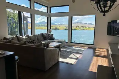 Image de New! 3-bedroom lake-front condo on Flathead Lake