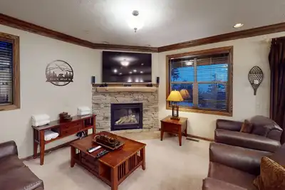 Image de Delightful 6br Townhome with Private Hot Tub by RedAwning