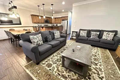 Image de Elegant 4br Mountain Escape by RedAwning