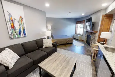 Image de Crisp & Charming Rimfire Studio by RedAwning