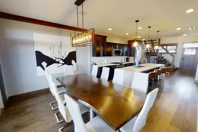 Image de Lively 8br Mountain Home perfect for groups! by RedAwning