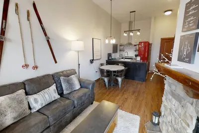 Image de Charming Winter Haven at Rimfire by RedAwning