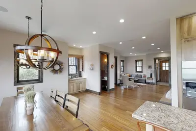 Image de Unique 6br Mountain Getaway - perfect for groups! by RedAwning