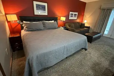 Image de Spacious Village studio in Allegheny Springs! by RedAwning