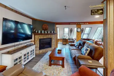 Image de Inviting 2br Mountain Retreat in Leatherbark by RedAwning