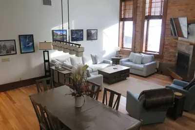 Image de Historic Schoolhouse Gem, Spa, and Gym Access