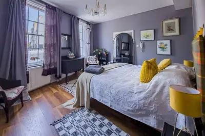 Image de Pass the Keys | Georgian Town House Delight -central -5 min beach