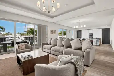 Image de Upscale One Marina Condo at Palm Cay, luxury amenities, 4 Bedrooms.