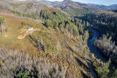 Image de 65 acres of privacy with river and Blm access