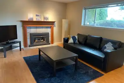 Image de Spacious, Quiet and Clean 1 Bedroom Basement Suite