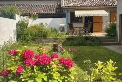 Image de Maison de village avec jardin