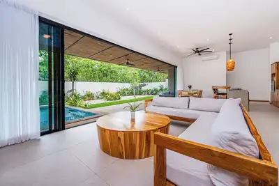 Image de TropicalModern 3-bedroom Home with private pool, 7-min walk to Avellanas Beach