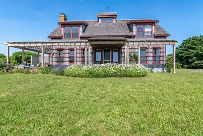 Image de Private Hideaway With Distant Eel Pond Water Views