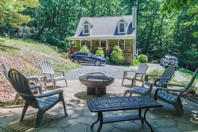 Image de Perch and Pine Cottage sleeps 6, lake access firepit