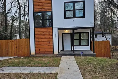 Image de Modern and Spacious 3-bedroom House with Wifi, Washer/Dryer \"City Living\"