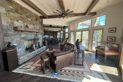 Image de Spectacular new mountain ranch home in Cameron Montana. 30 min from Yellowstone