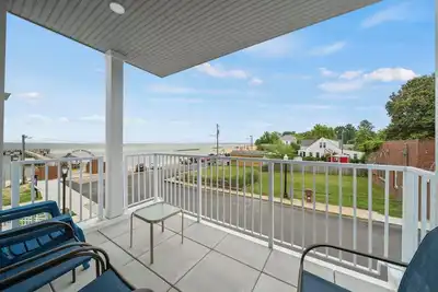 Image de Luxurious 3 Bedroom Riverfront Condo with Private Deck