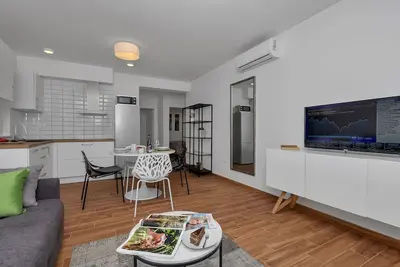 Image de Appartement de deux chambres avec le balcon Tucepi, Makarska (A-23256-f)