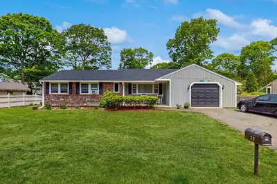 Neighborhood charmer with deck, W/D, Outdoor shower, Dog friendly, Wifi