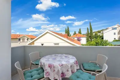 Image de Appartement d'une chambre avec la terrasse et la vue sur le mer Mastrinka, Ciovo (A-23399-d)