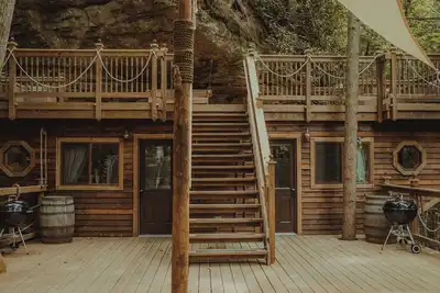 Image de Pirate Ship Cliff House | 4 Bed, 2 Bath